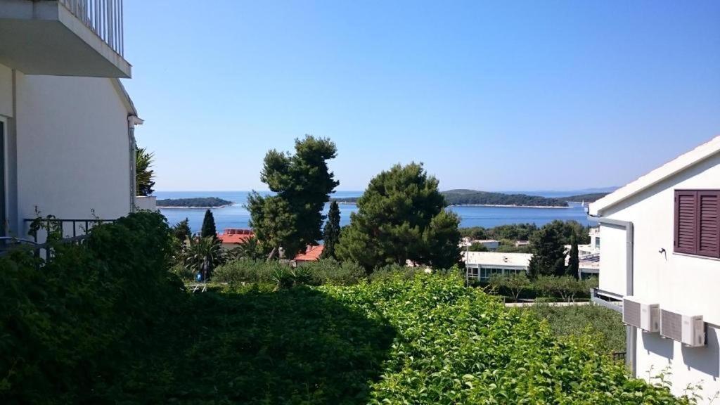 Apartments Mare 2 Hvar Town Bagian luar foto