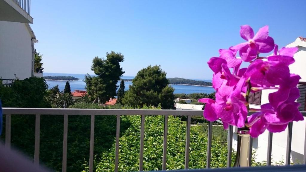 Apartments Mare 2 Hvar Town Bagian luar foto