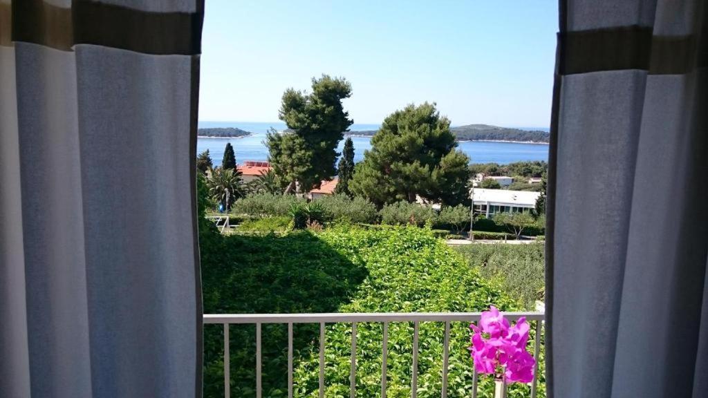 Apartments Mare 2 Hvar Town Bagian luar foto