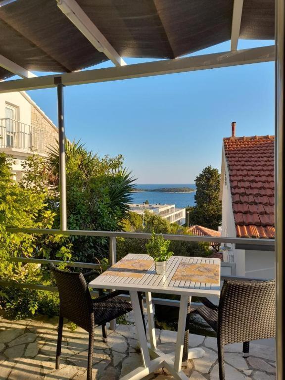 Apartments Mare 2 Hvar Town Bagian luar foto