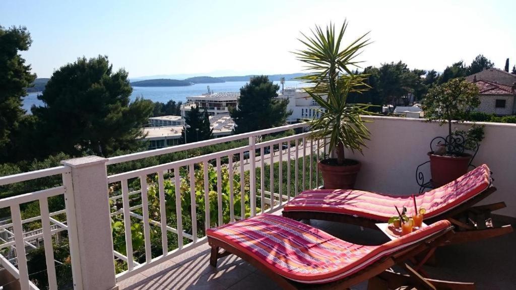 Apartments Mare 2 Hvar Town Bagian luar foto