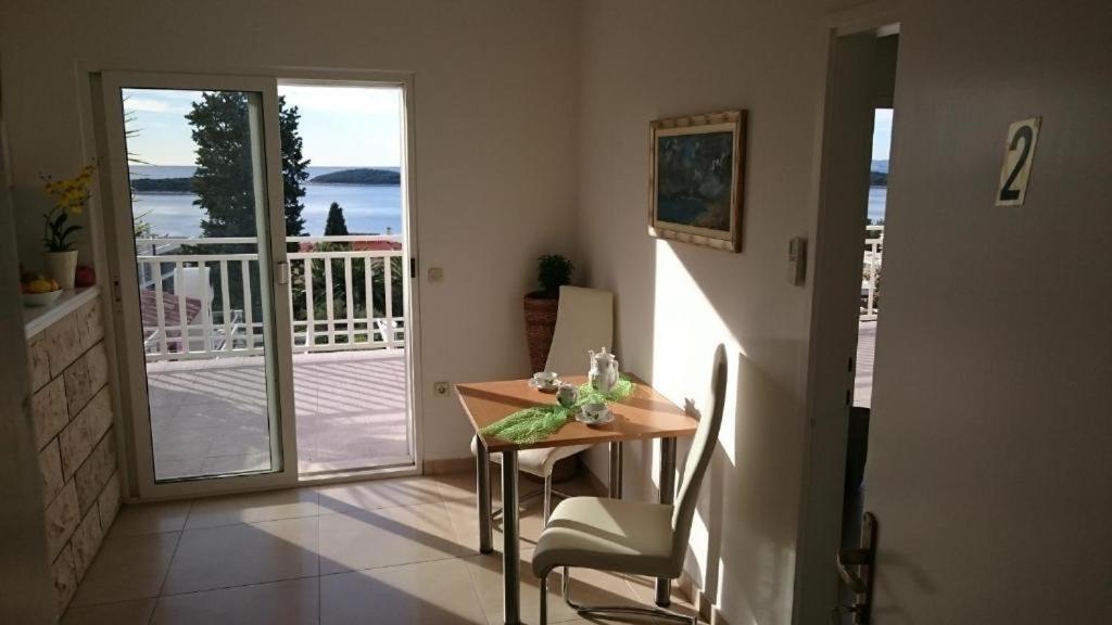 Apartments Mare 2 Hvar Town Bagian luar foto
