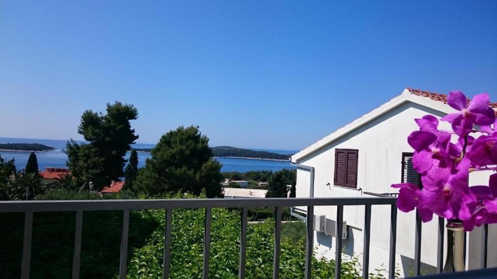 Apartments Mare 2 Hvar Town Bagian luar foto